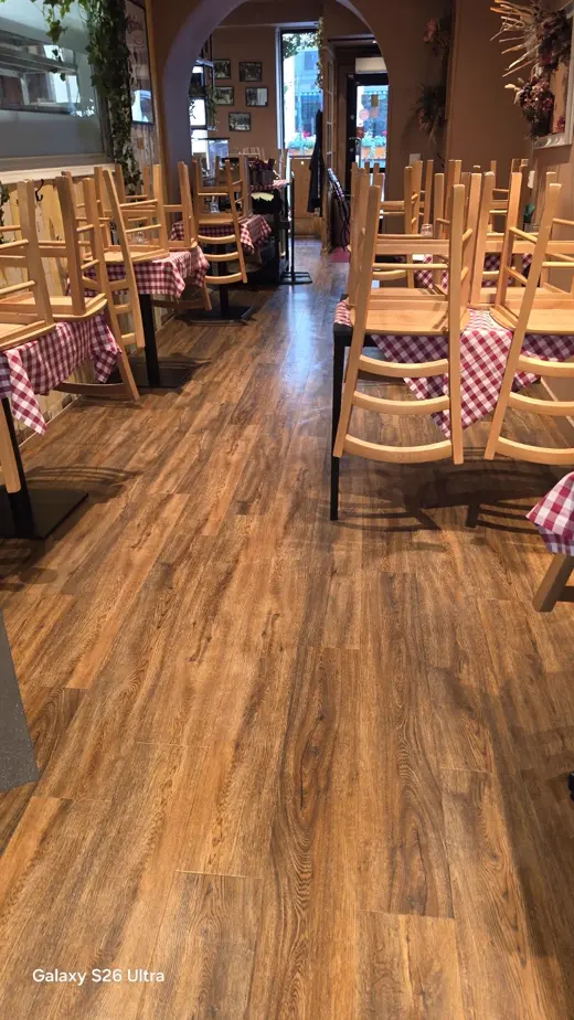 Klargjort serveringsområde hos Mamma Pizza